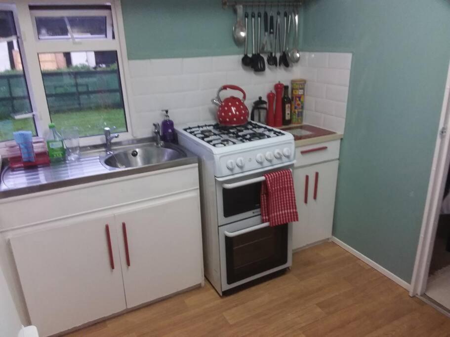 Rockets'S Retreat Villa Bursledon Bagian luar foto
