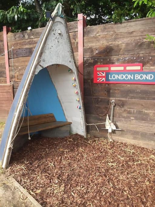 Rockets'S Retreat Villa Bursledon Bagian luar foto