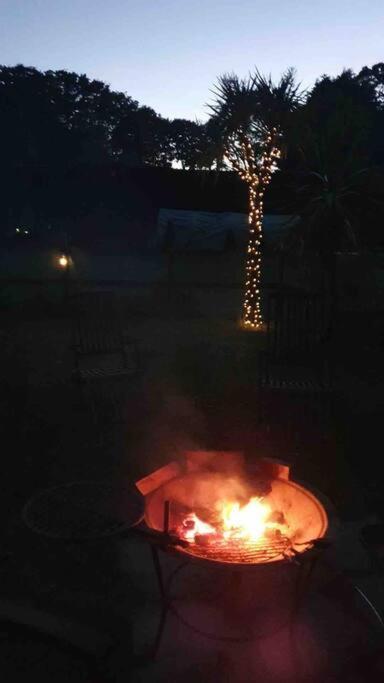Rockets'S Retreat Villa Bursledon Bagian luar foto